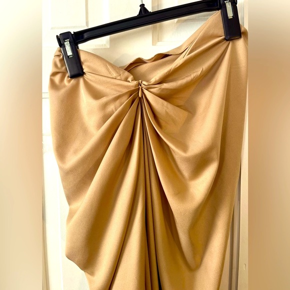 NWT PRETTY LITTLE THING Ruched Side Midi Skirt. COLOR: Natural. SIZE: (U… - Picture 7 of 10